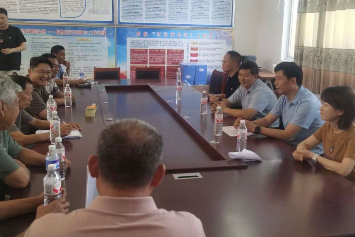 刘振民一行首先走访慰问了困难群众
